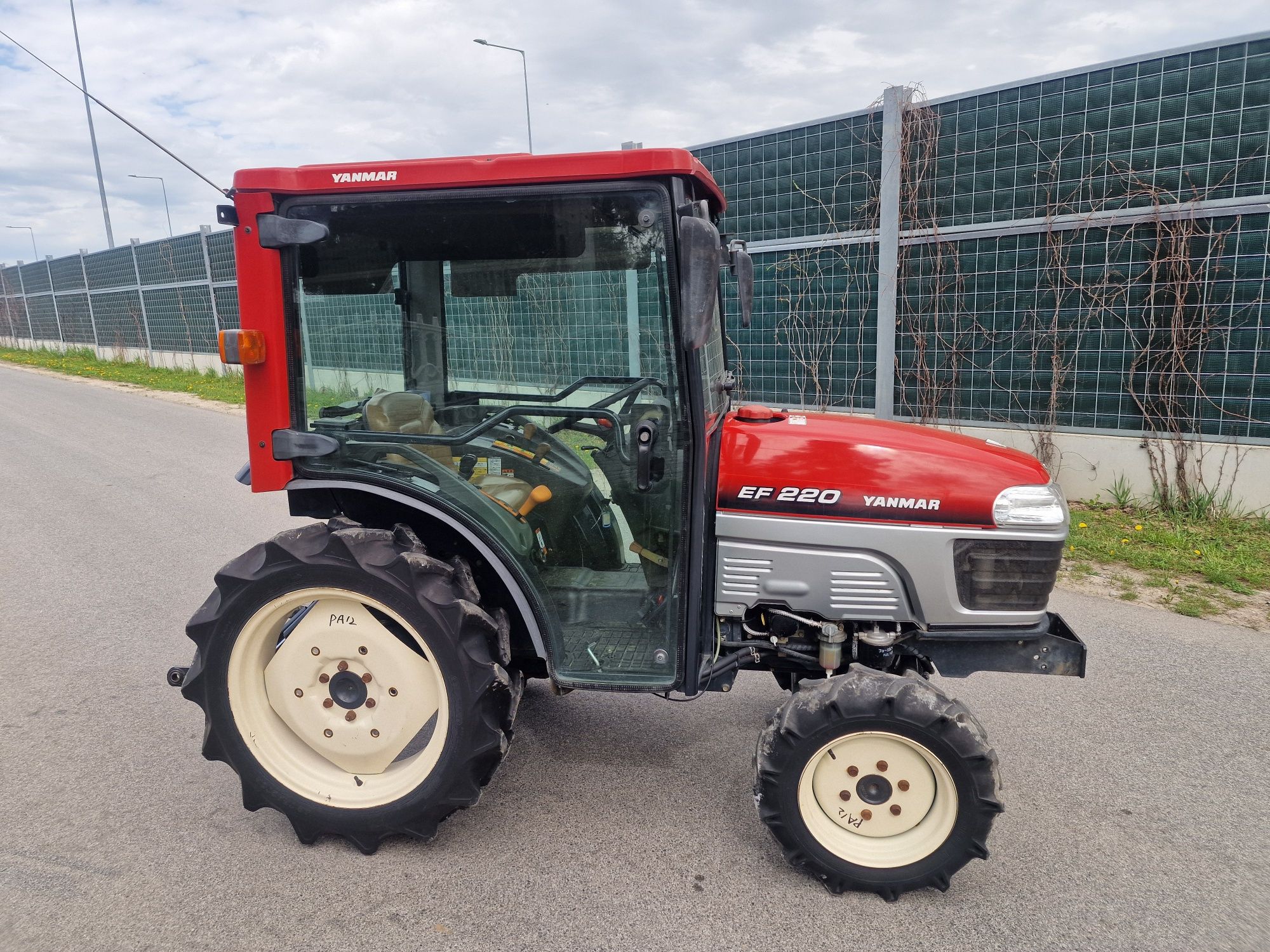 Traktor Japonski Yanmar EF220 Z Gwarancją