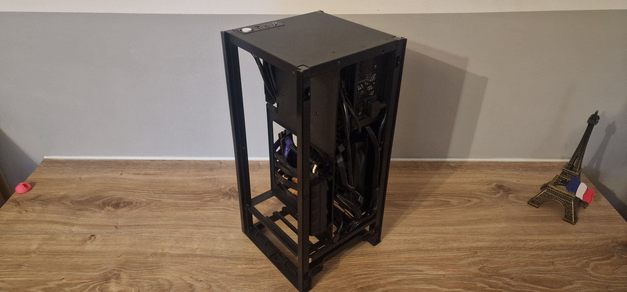 Obudowa  NZXT H1