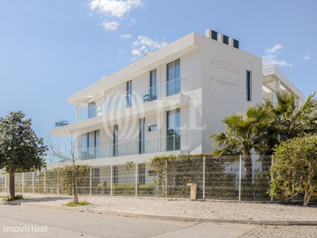 Apartamento T2 com garagem no LAKE 24, em Vilamoura, Algarve