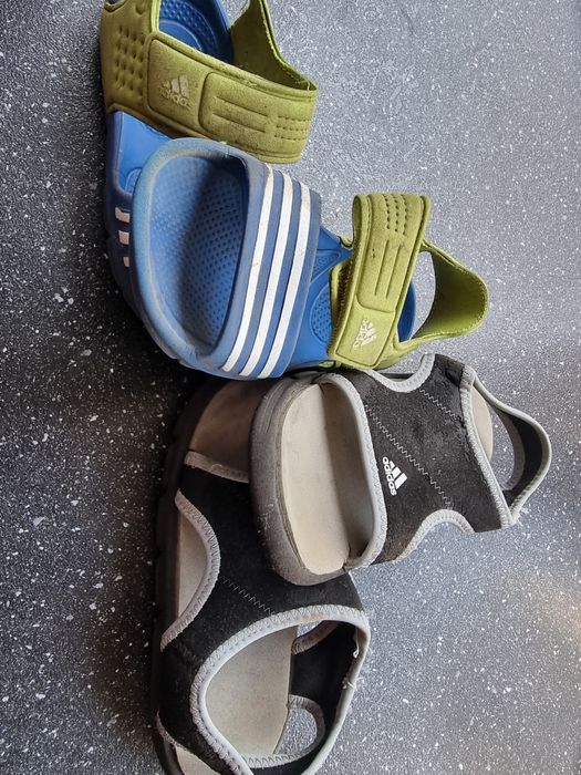 Sandały adidas piankowe oraz materiałowe, dwie pary rozm 27