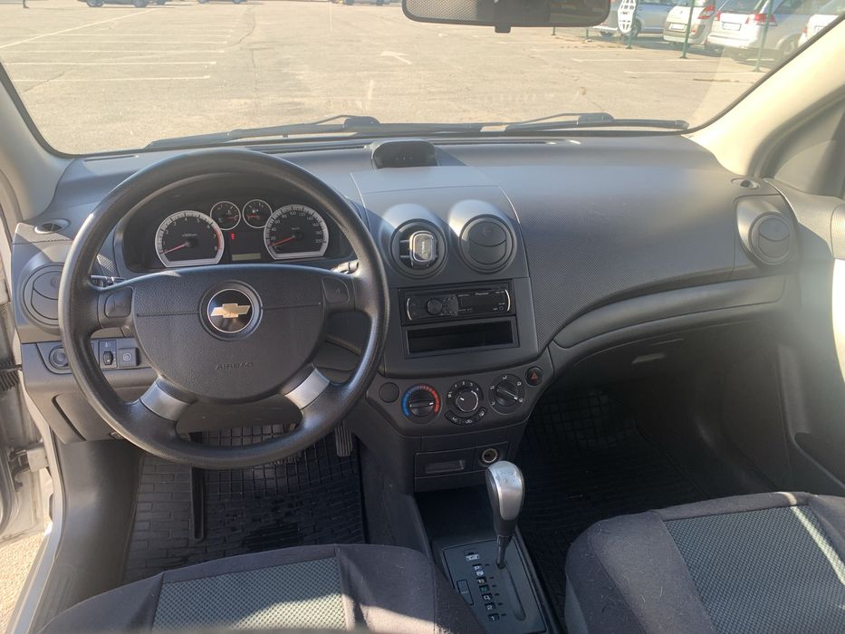 Chevrolet Aveo 2011 automatic hatchback 162 тис. км газ/бензин