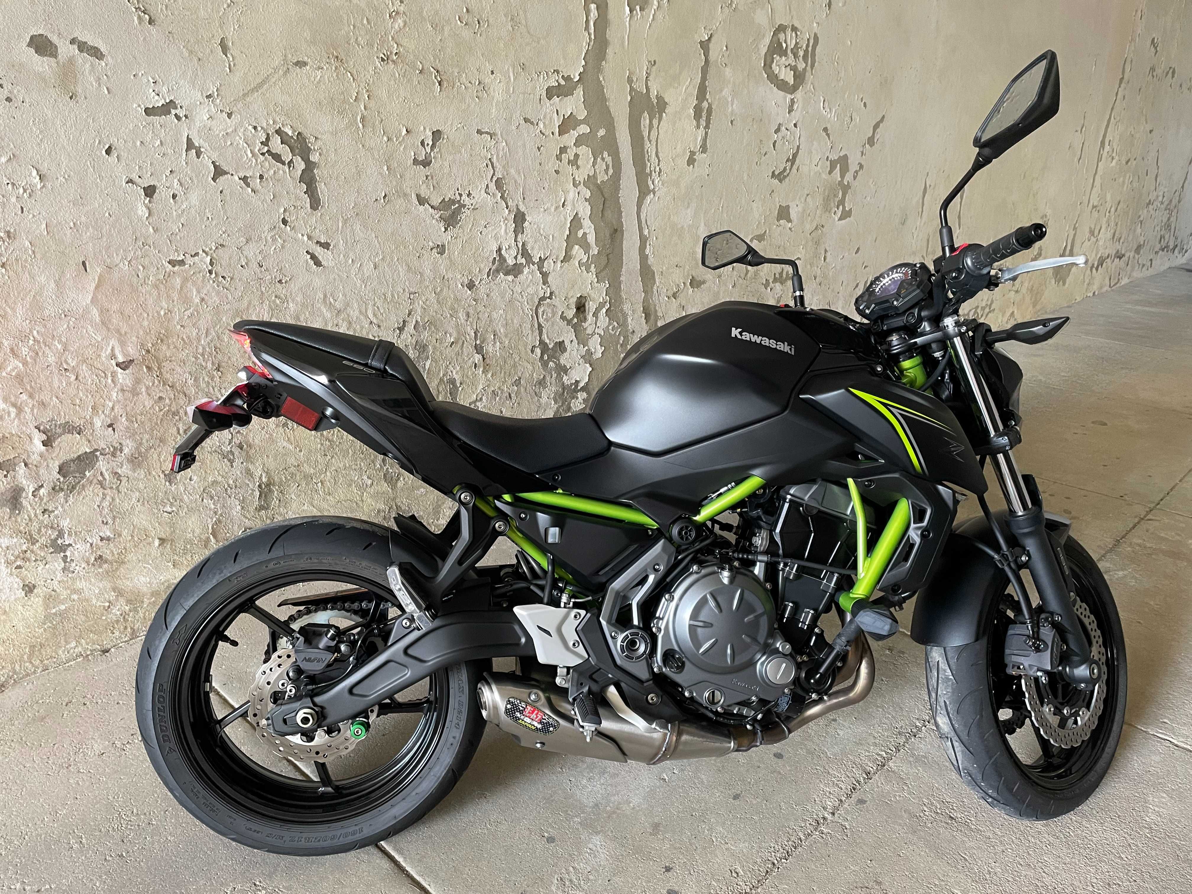 Kawasaki Z650 | 5200km | Como nova | Extras