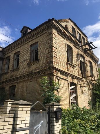 Продаю будинок в старому Луцьку під реконструкцію