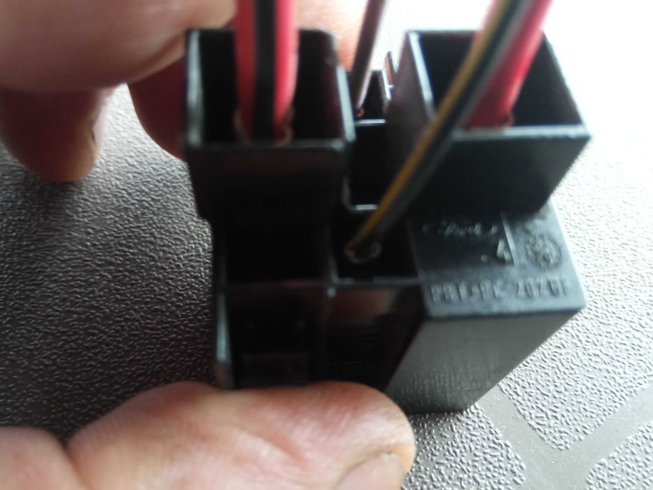 Роз’єм 96FG 14A481 HB реле свічок накала 93BG-14N089-C1B 12V 70A 4pin