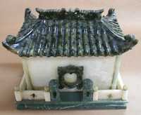 Caixa forma de casa em jade 24x18cm