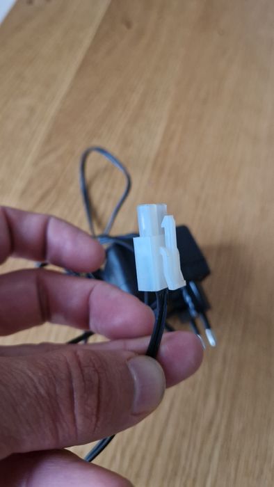 Ładowarka  modelarska oddam