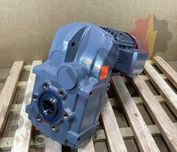 motoreduktor / przekładnia 7,5kW 105,9obr. HAMULEC Lenze