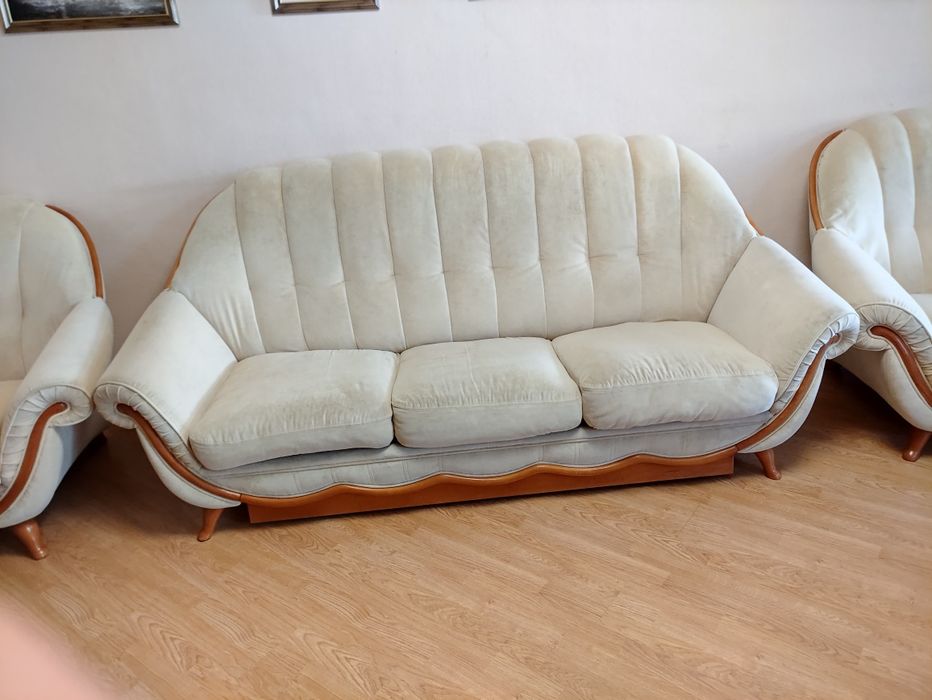 Диван і крісла у вітальню