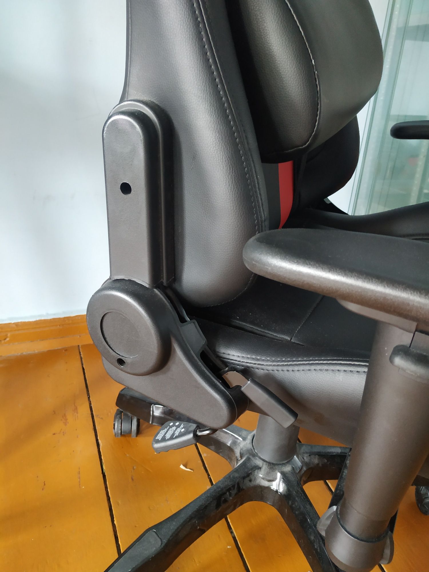 Fotel obrotowy Speedlink gaming chair na kółkach