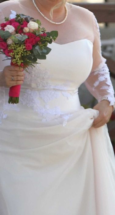 Suknia ślubna w stylu klasycznym, elegancka, rozmiar 44-46