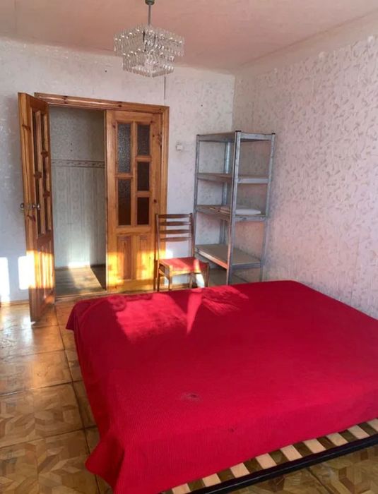 Продам двокімнатну квартиру центр Вишневого