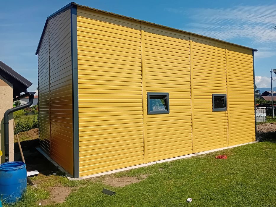 Hala blaszana 5x8 m - Dach dwuspadowy, Brama segmentowa, Piaskowy