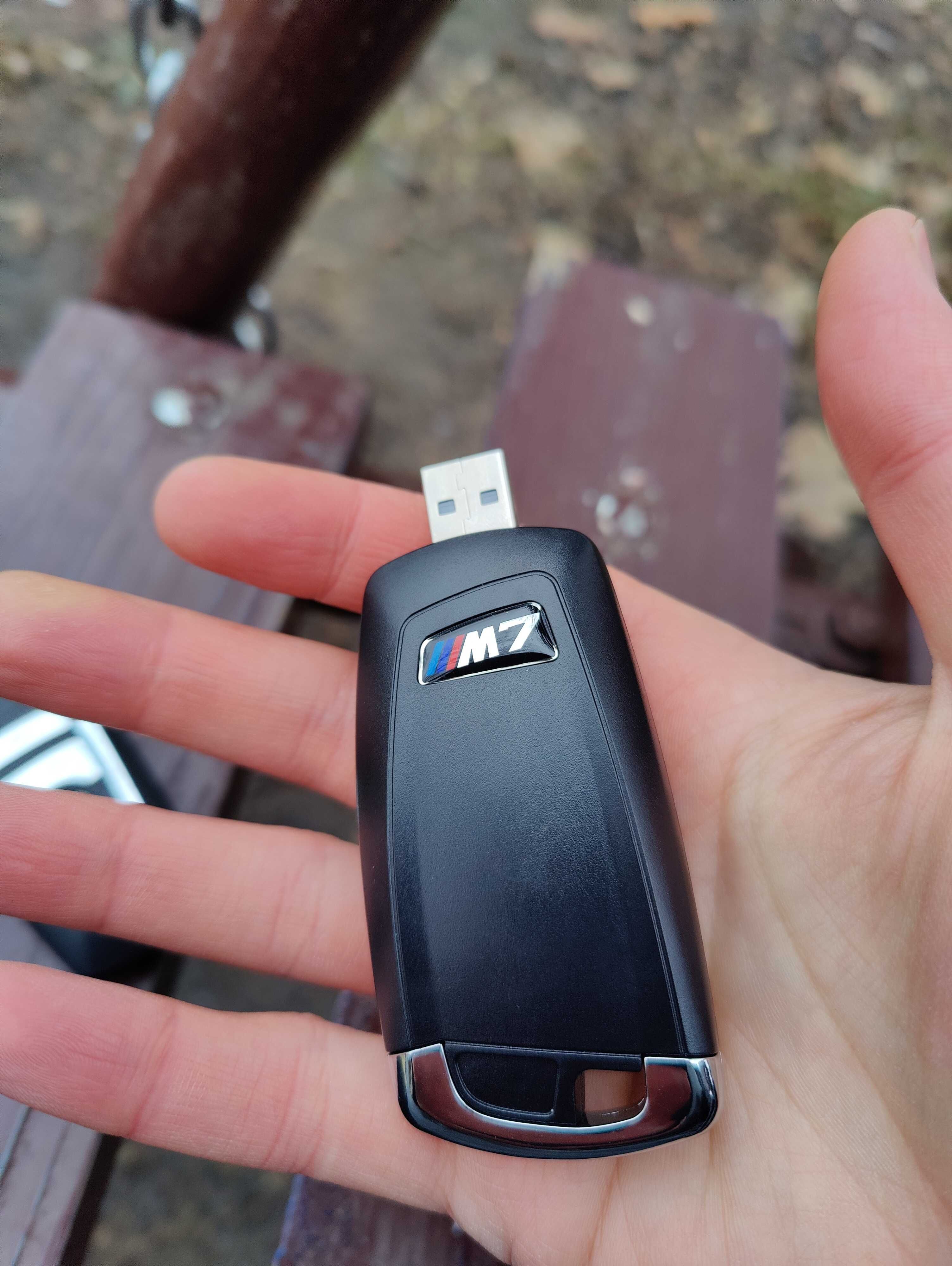 Флешка ключ USB 32GB Audi Mercedes подарочная