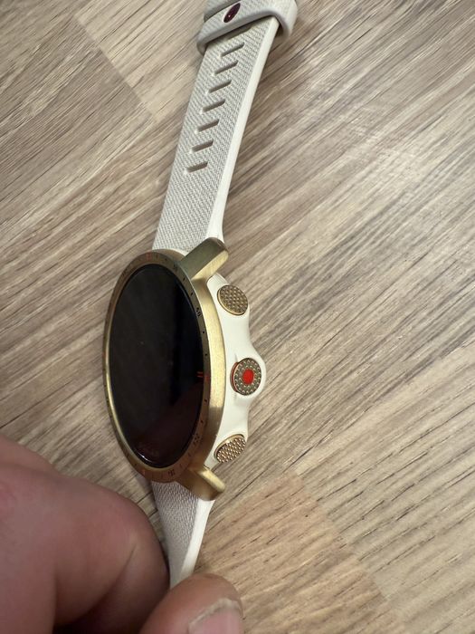 Zegarek Polar Grit X Pro Zloty