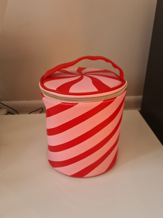 Kosmetyczka różowa w paski sinsay