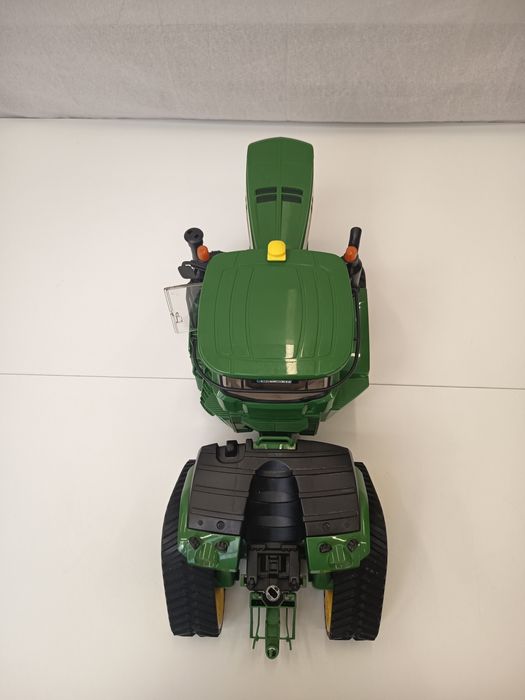 Bruder ciągnik John Deere