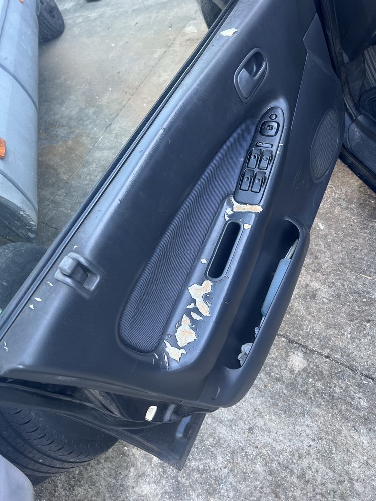 Mazda 323 73cv de 1998 16v