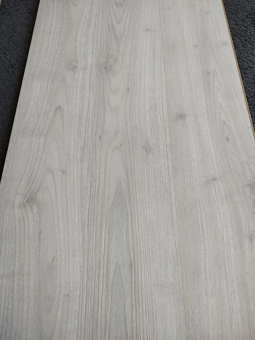 Panele podłogowe laminowane AC4/8mm