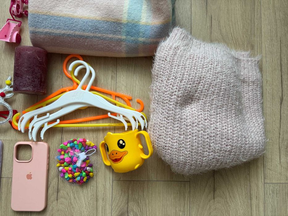 Отдам бесплатно: одеяло детское, вешалки детские, игрушка, чехол