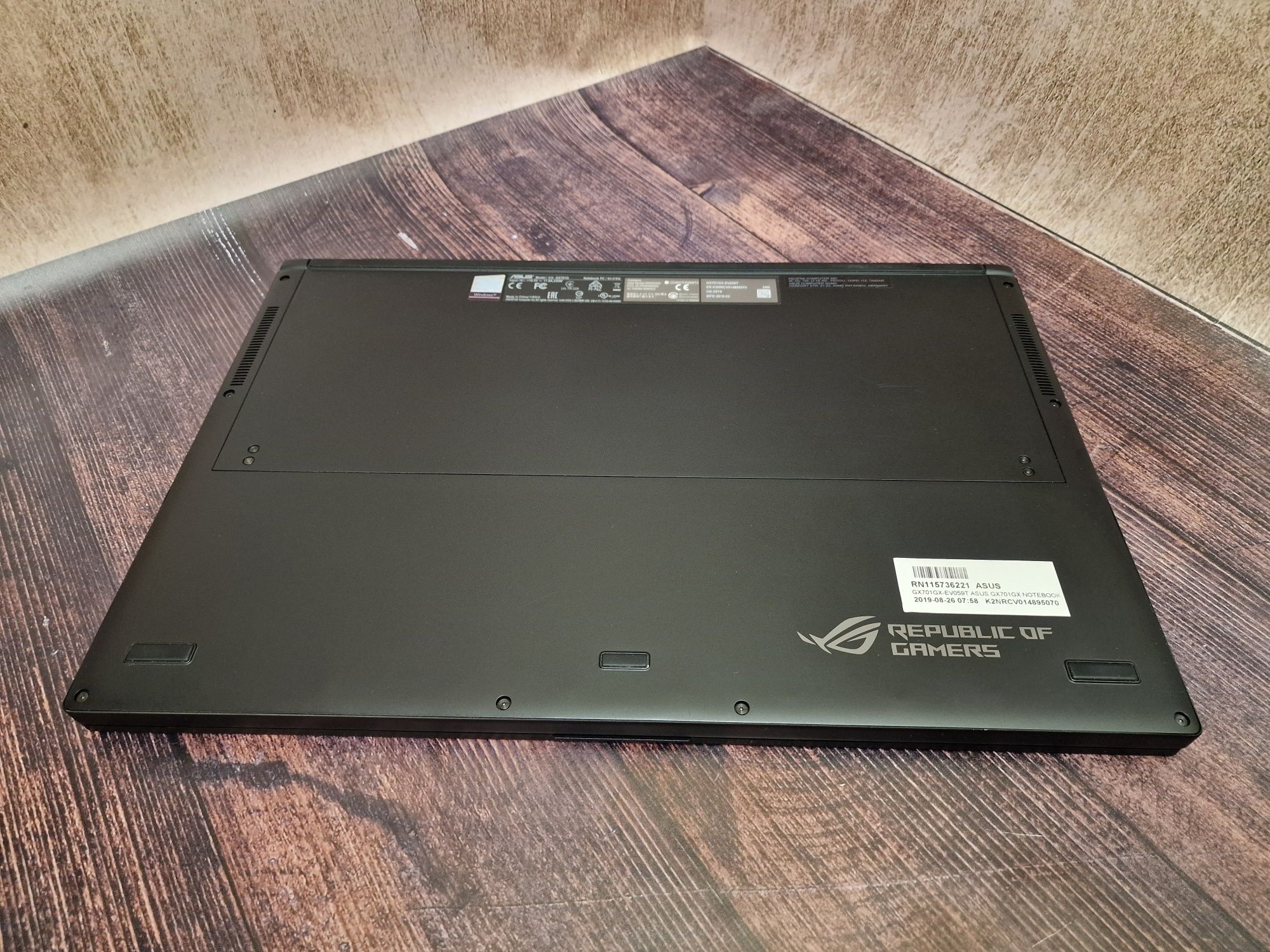 ASUS ROG Zephyrus S17 (Core i7-8750H/16Gb/RTX 2080 Max-Q/SSD 1Tb/144Hz