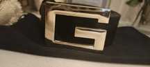 Pasek Guess . . .
