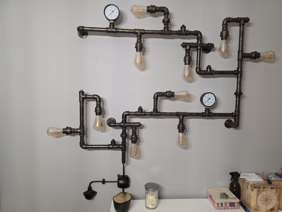 Lampa industrialna z rur wodnych