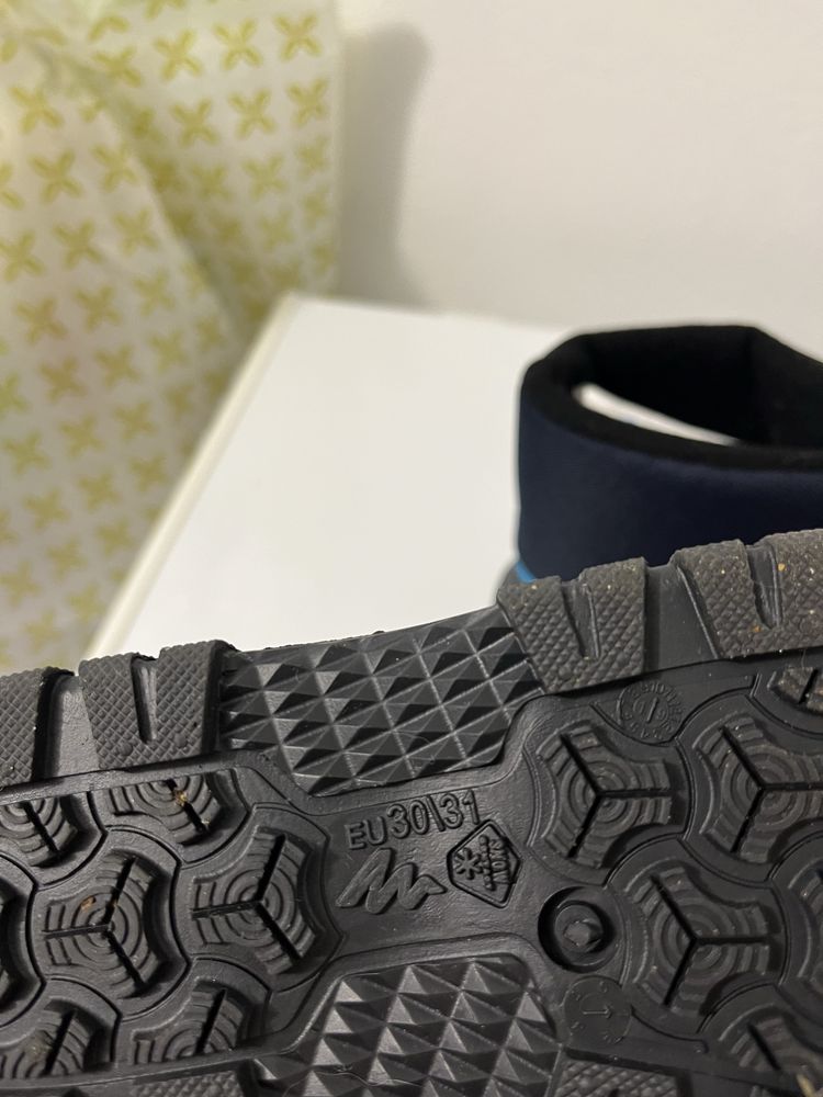 Botas de criança para a neve. 30/31