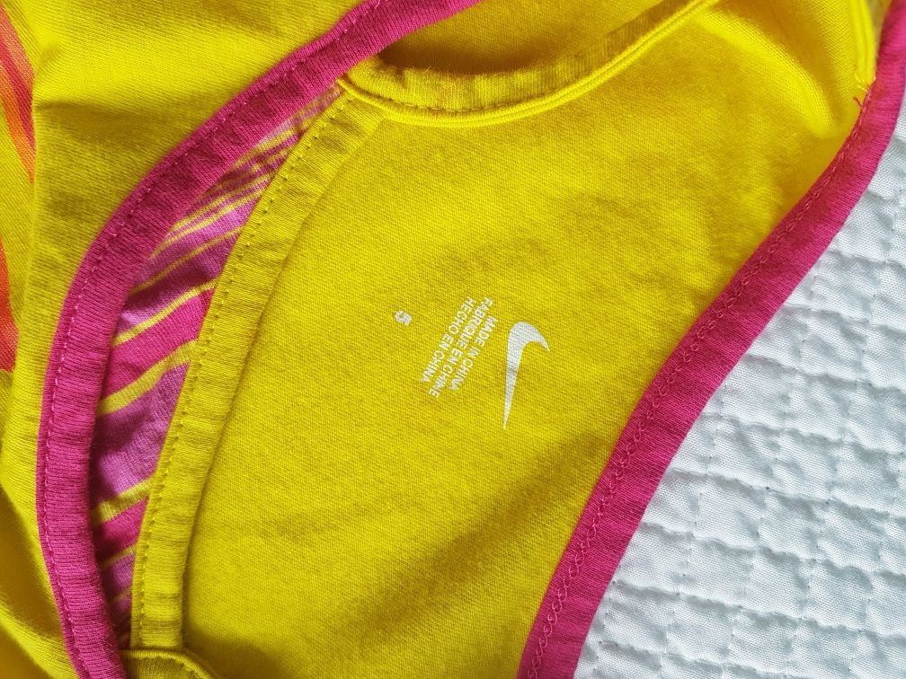 Top bluzka Nike r. 104 -110 cm