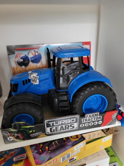 Nowa zabawka traktor
