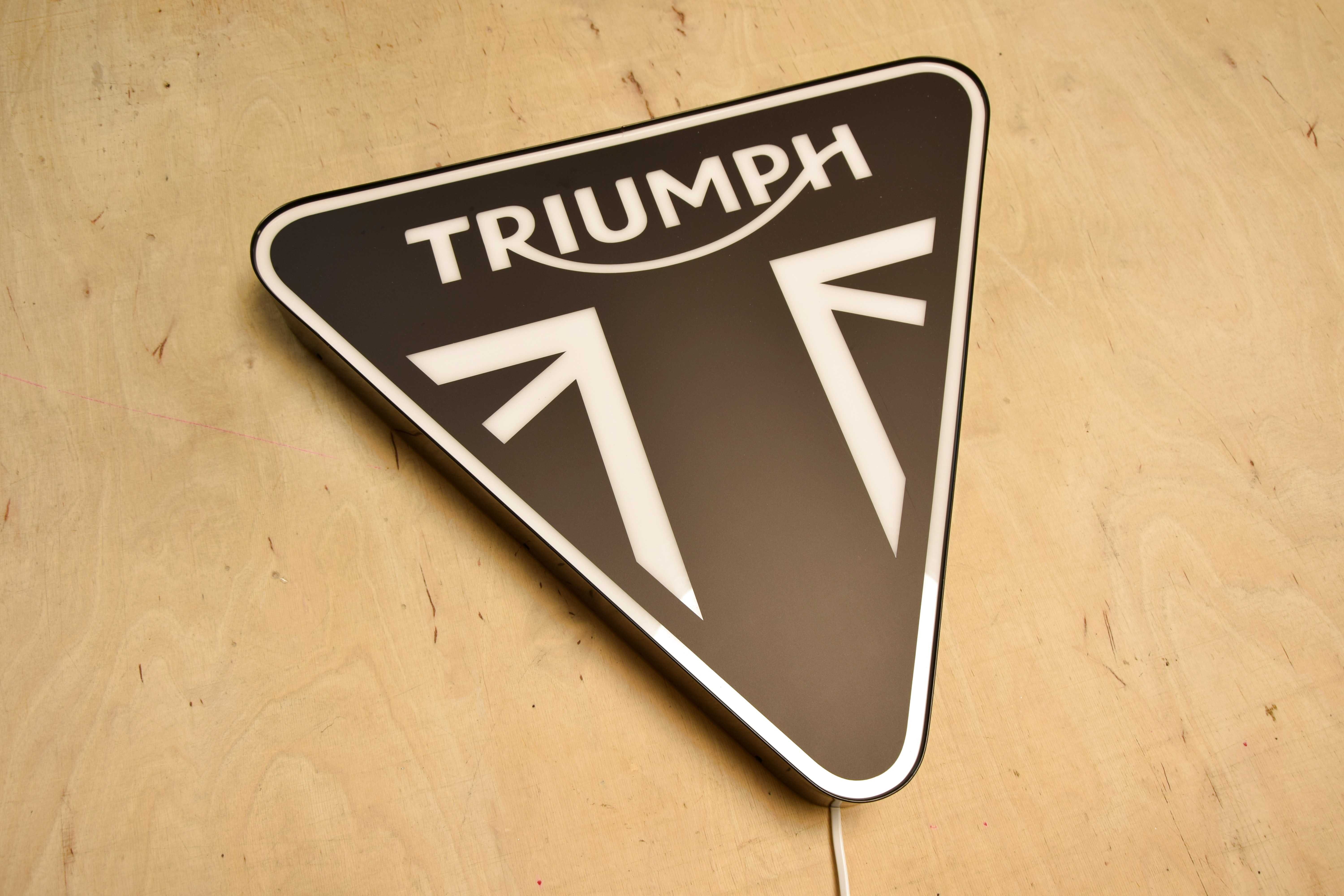 Podświetlane logo TRIUMPH, Neon LED, Reklama 3D, Kaseton, Prezent