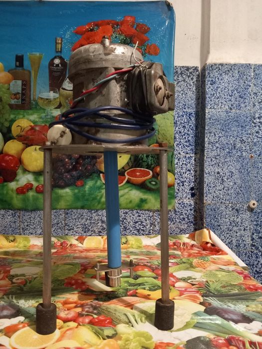 Продам электро двигатель .