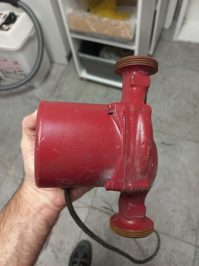 Pompa  Grundfos    Typ UPS 25-40  180