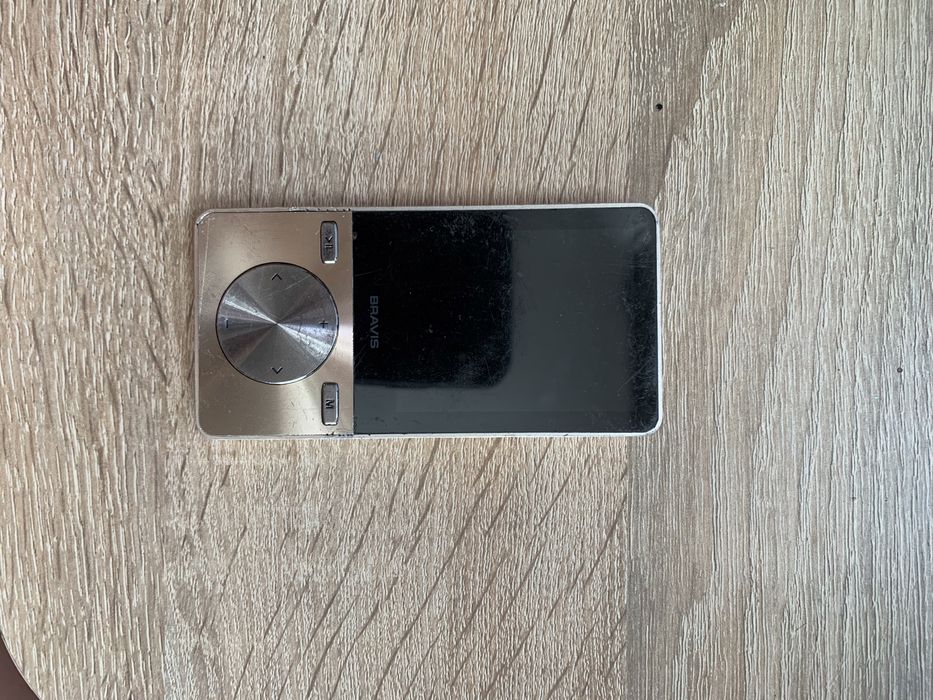 Bravis s242 gold 16 ГБ/MP3, WMA, WAV, AAC, APE, FLAC естьНюанс