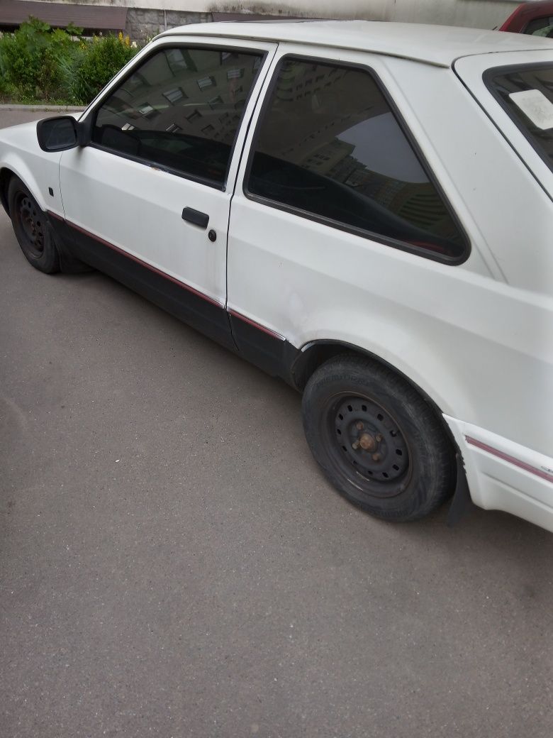 Продам Форд Ескорт.