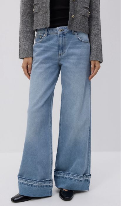 Джинси кльош.   Reserved