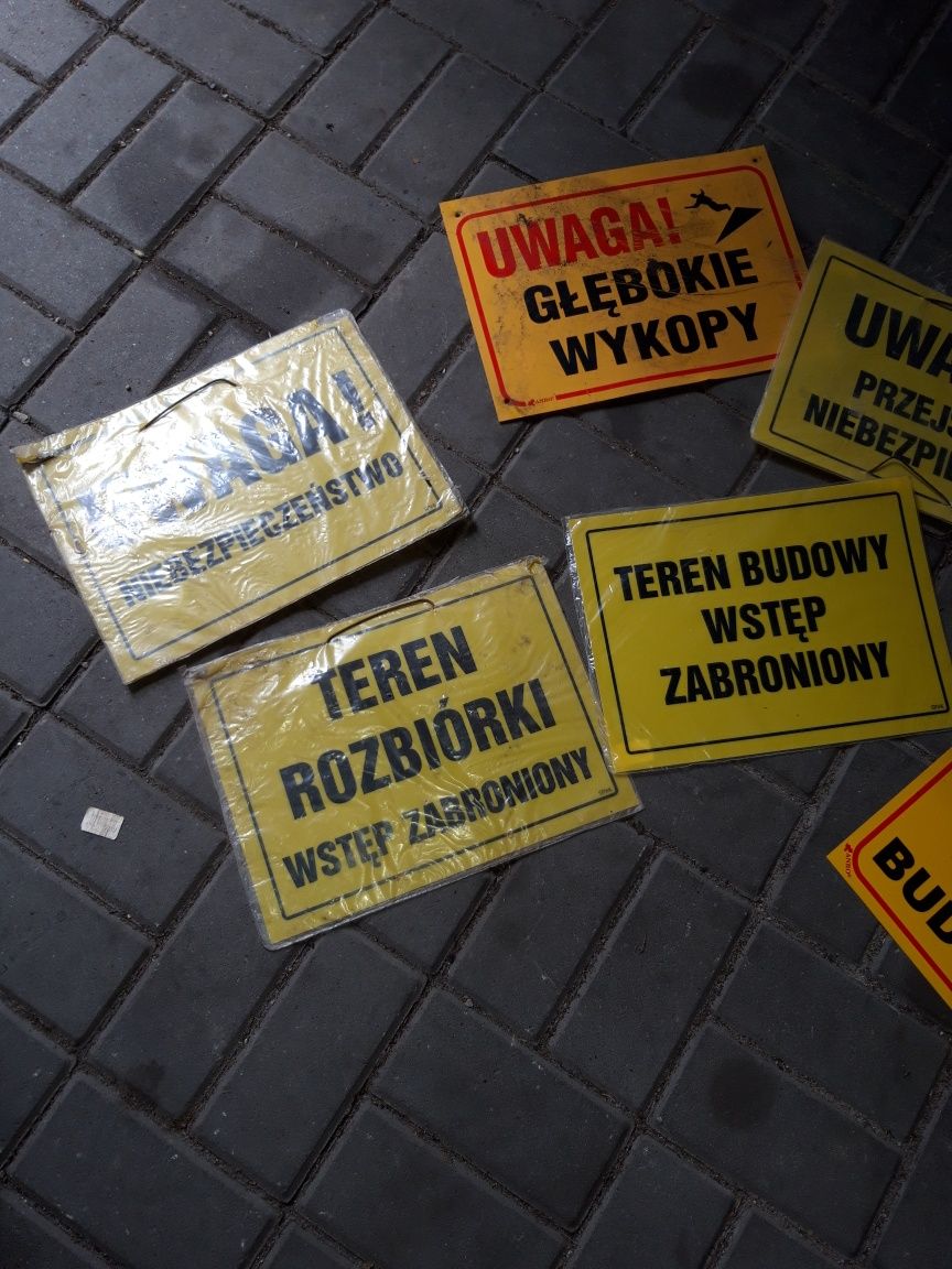 Znaki informacyjne/ostrzegawcze