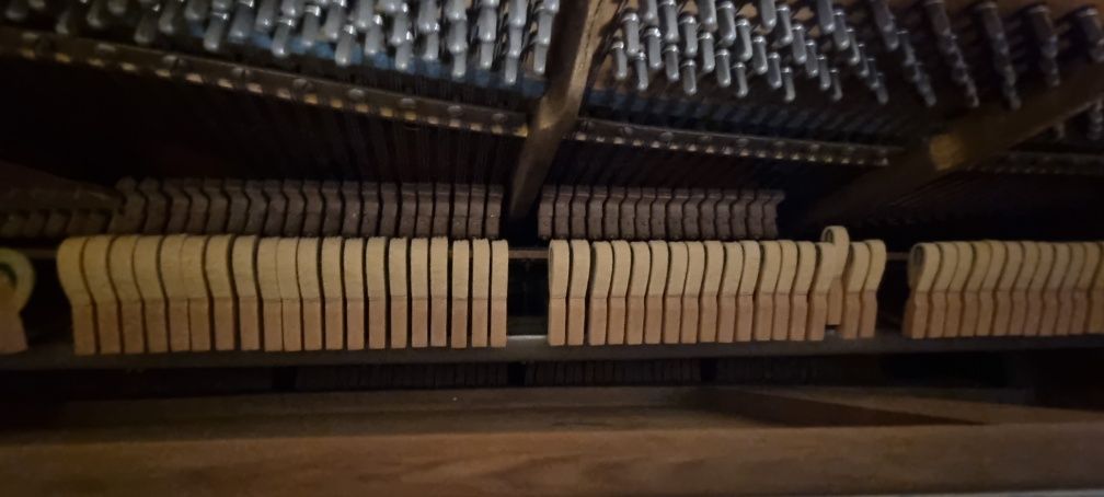 Pianino F. Weber