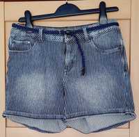 Jeansowe krótkie spodenki z plecionym paskiem C&A