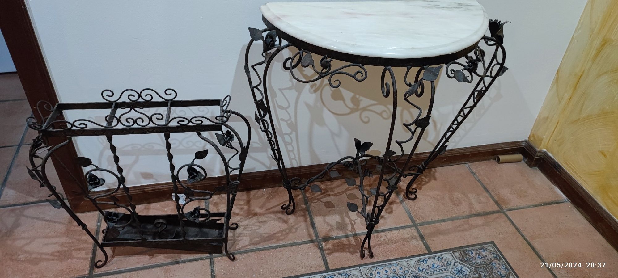Conjunto vintage, mesa se hall bengaleiro cabide com espelho, etc. Se