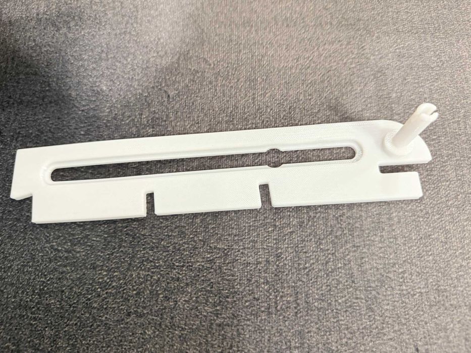 Regulowane uchwyty, zaczepy do okien inwentarskich/gospodarczych