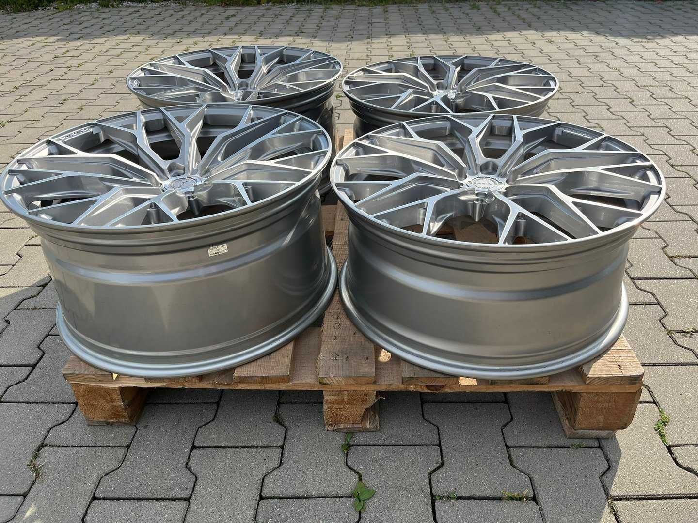 Concaver CVR1 21" 9J ET30 + 10,5J ET38 5x112 Brushed Titanium