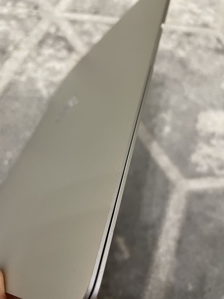 Ноутбук macbook air 2019 1,6GHz intel core i5 16gb/256gb