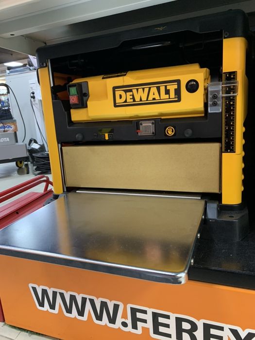 Desengrossadeira Portátil 1800W DeWalt DW733