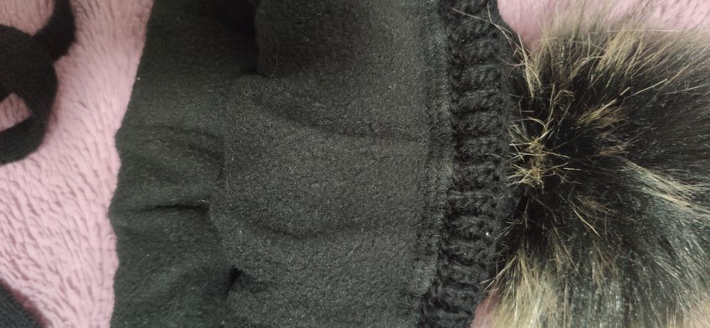 Тепла зимова шапка в ідеальному стані