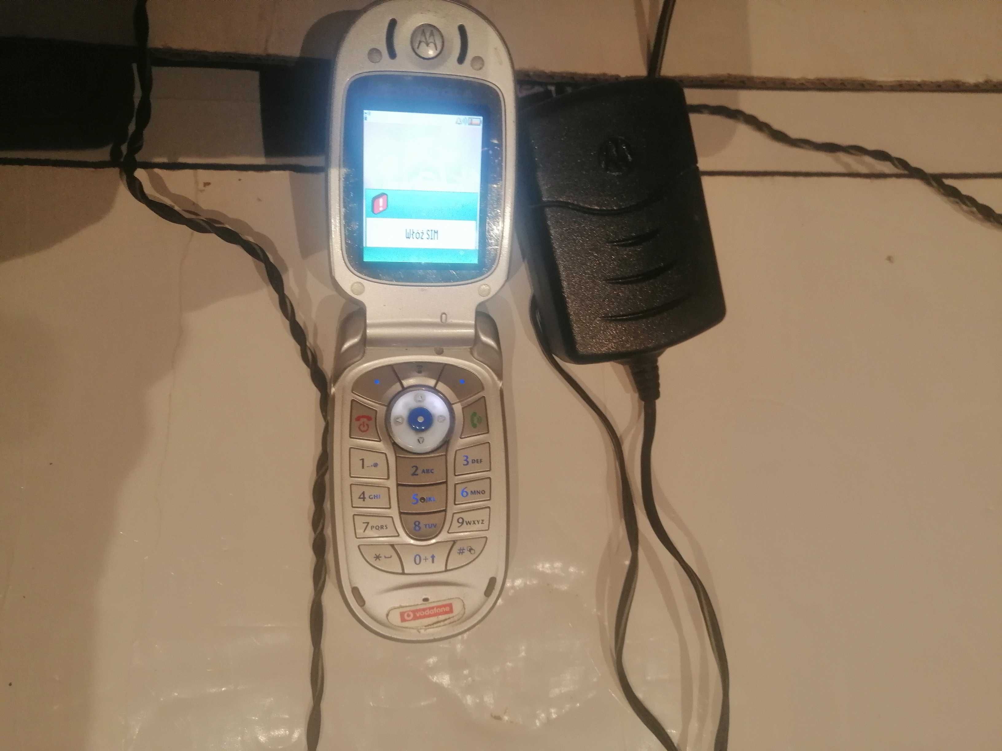 telefon z ładowarka motorola v525