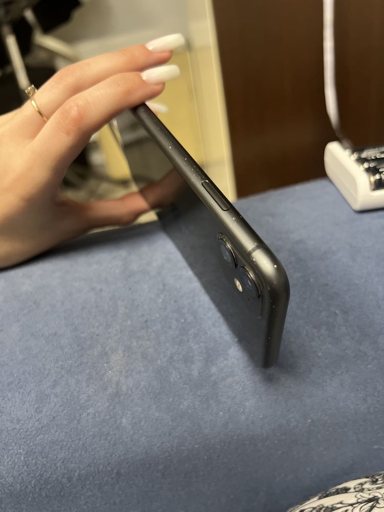 iPhone 11 w dobrym stanie