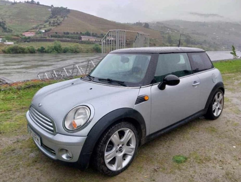 Mini Cooper 1.6 a GPL/gasol.