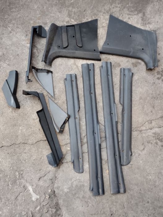 Торпеда ,сиденья , решетка радиатора и салон Опель аскона