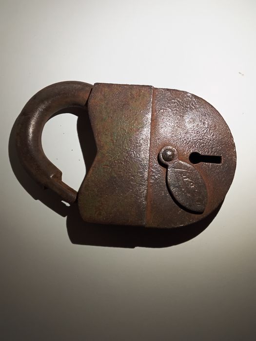 Замок старинный навесной, амбарный.