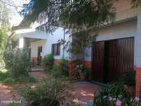 Moradia geminada T5+1 com jardim, no Fundão, Beira Baixa.